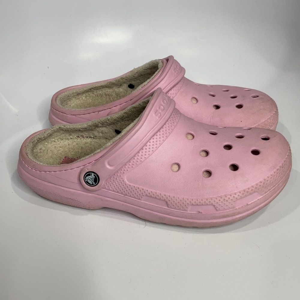 Crocs Pink lined‎ original clogs unisex sizing
